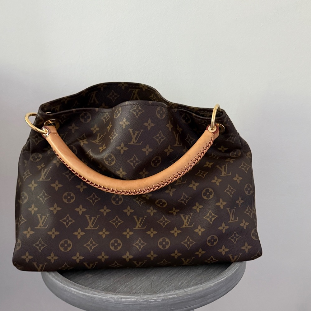 Louis Vuitton Artsy MM Monogram Hobo Bag ✨ - Picture 3 of 16